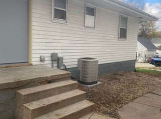 730 E 12th St, Crete, NE 68333