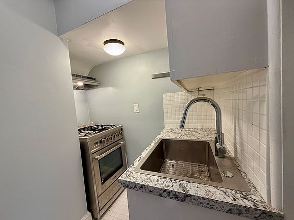 5th image of 74 John St Floor 1