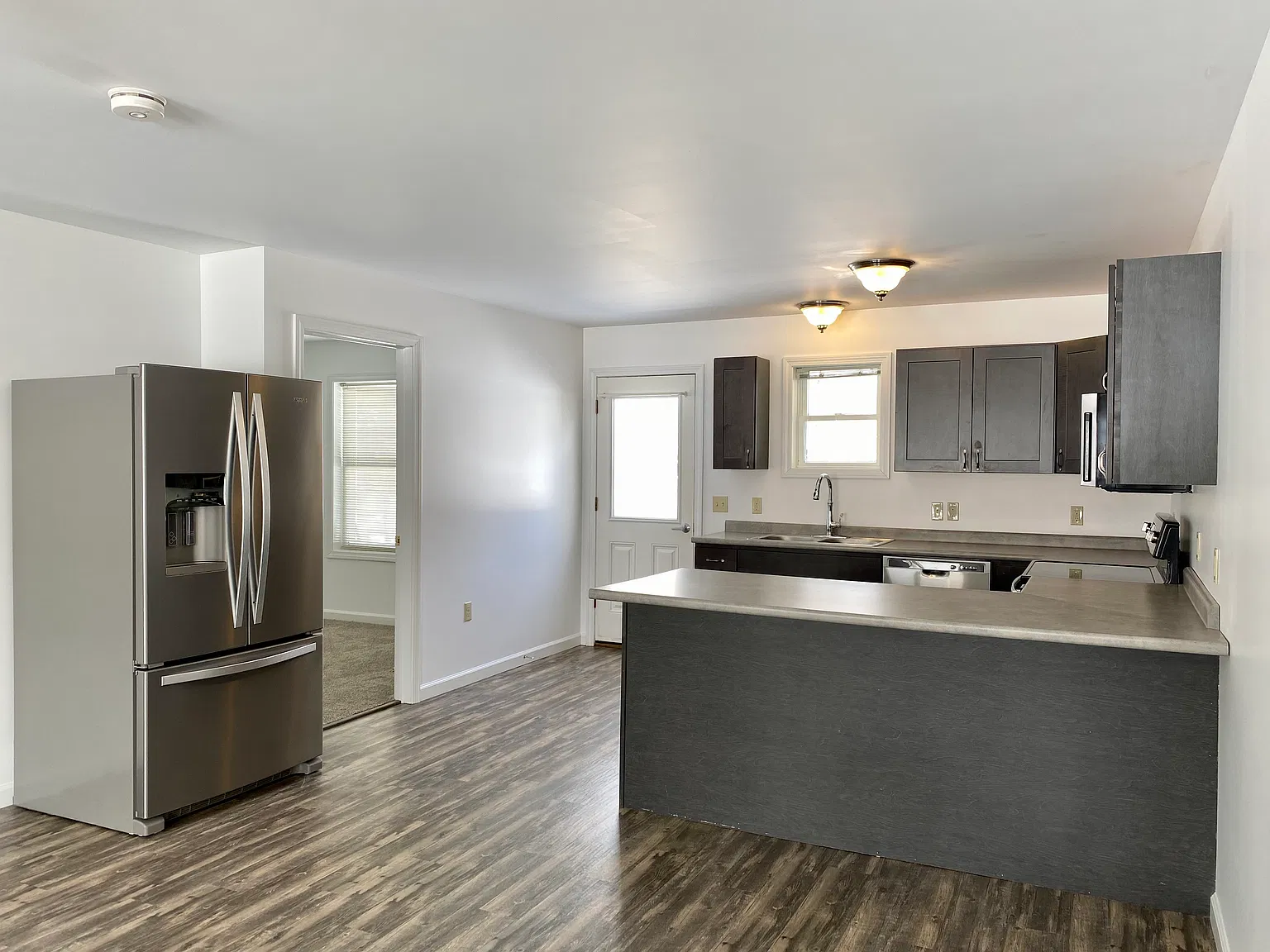 2 bed, 890 sqft, $1,650 — Photo 1