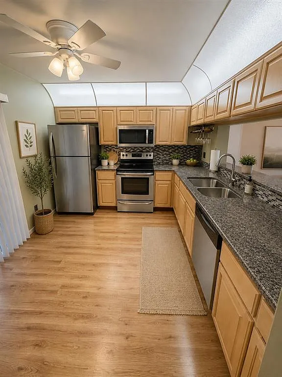2 bed, 2.5 bath, 1230 sqft, $2,000 — Photo 3
