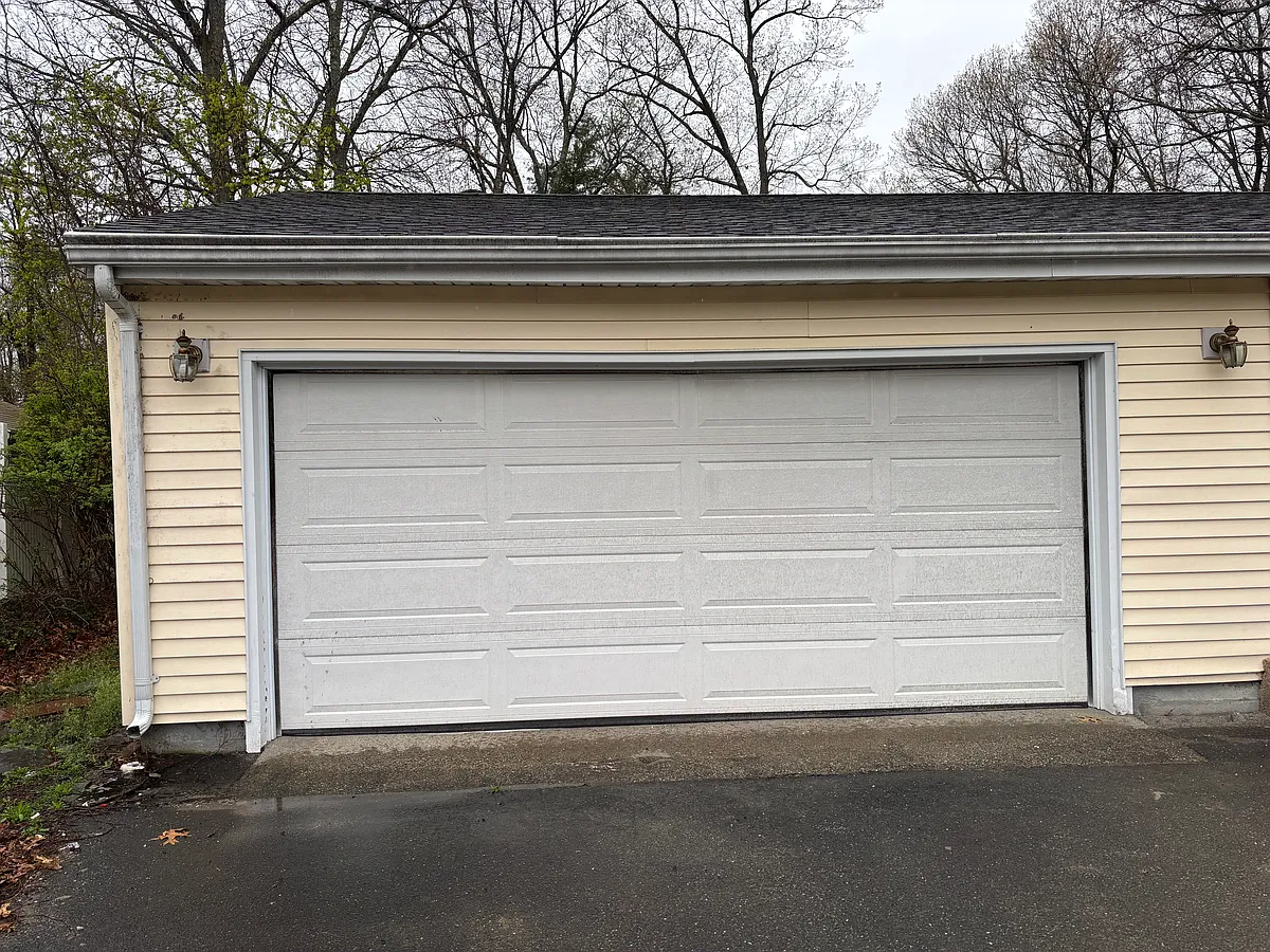 Two-car Garage - 318 Newhouse St