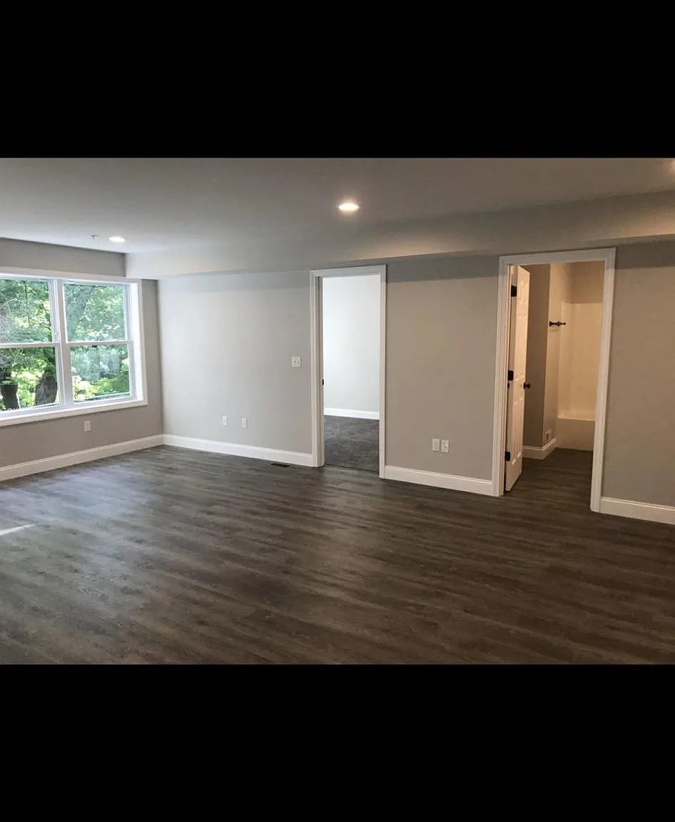2 bed, 1040 sqft, $2,100 — Photo 2