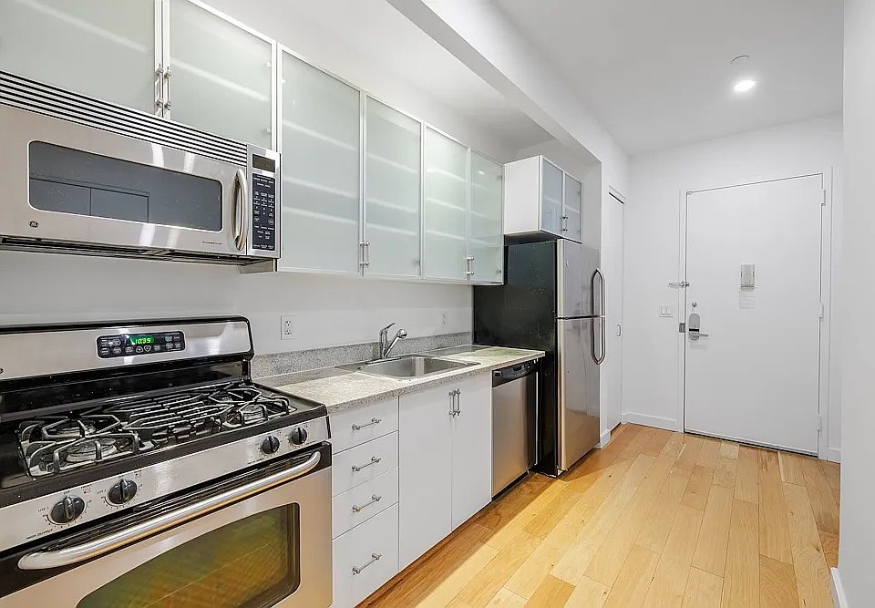 1st image of 37 Wall St APT 11Q