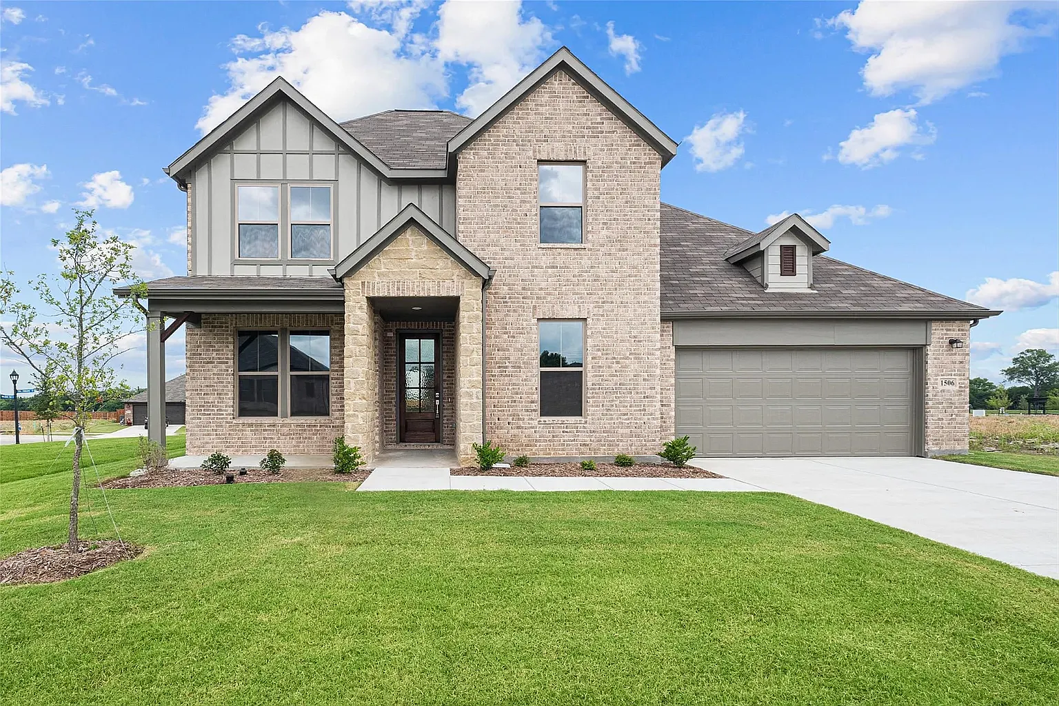 4 bed, 2710 sqft, $2,700 — Photo 1