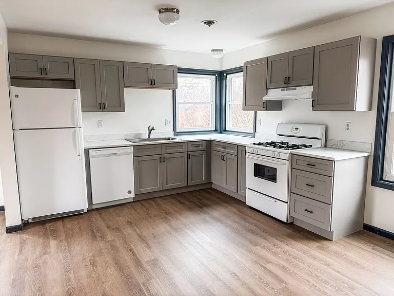 405 Main St — Photo 5