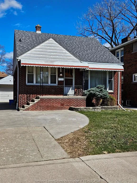 5 bed, 1300 sqft, $640 — Photo 1