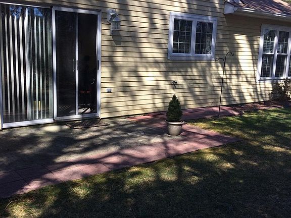 2nd image of 8 Hastings Ct