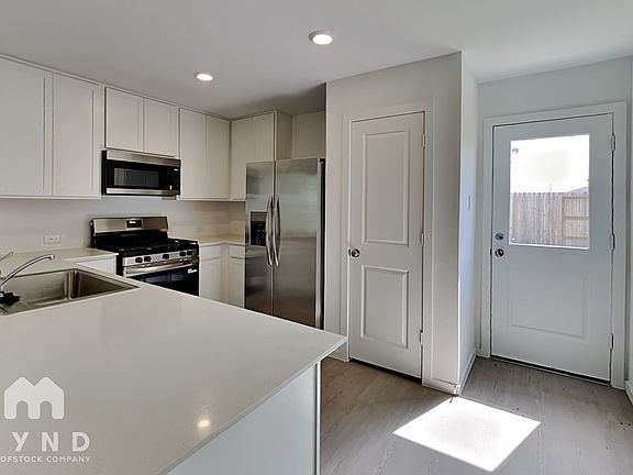 3rd image of 31412 Casacalenda Ln