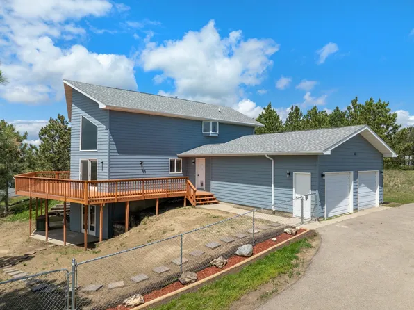 40 Rolling Hills Dr NW, Minot, ND 58703