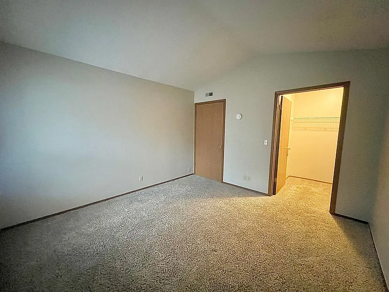 Oakridge Apartments — Photo 29