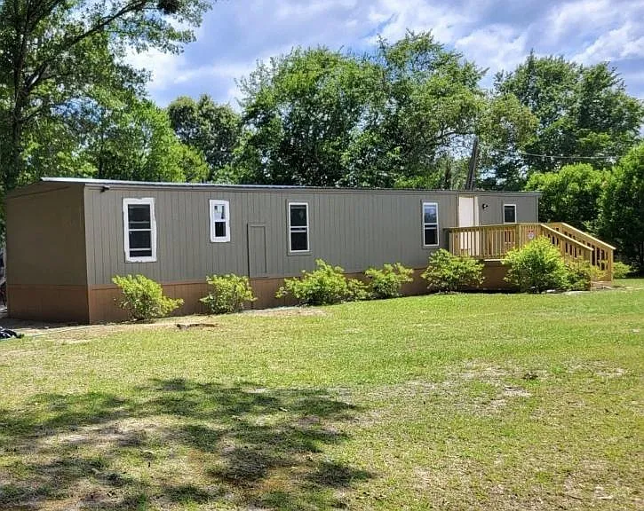 1739 Clover St — Photo 1