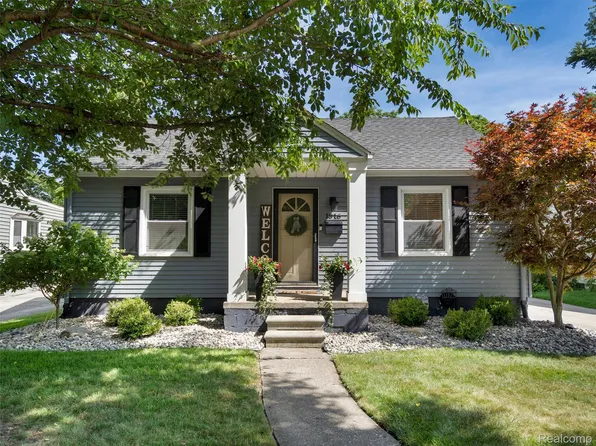 1016 Woodsboro Dr, Royal Oak, MI 48067