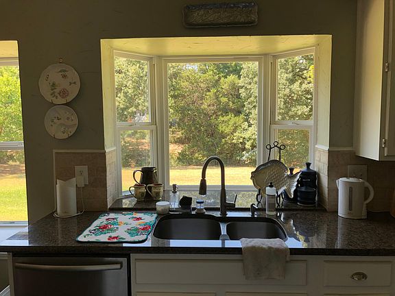 5th image of 716 Meadow Bend Ct
