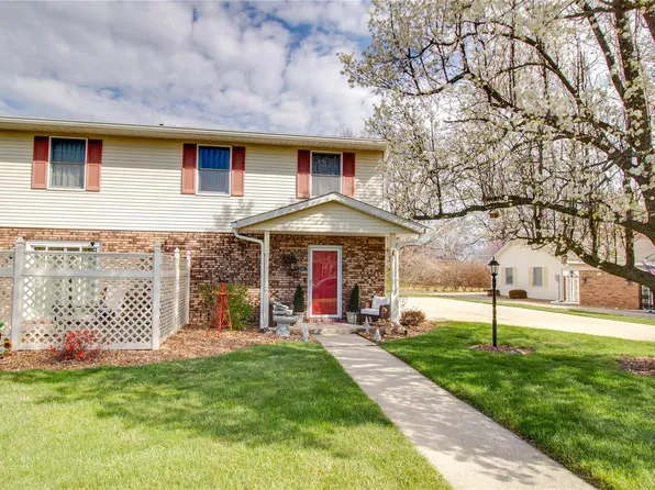 1320 Normandy Dr, Godfrey, IL 62035