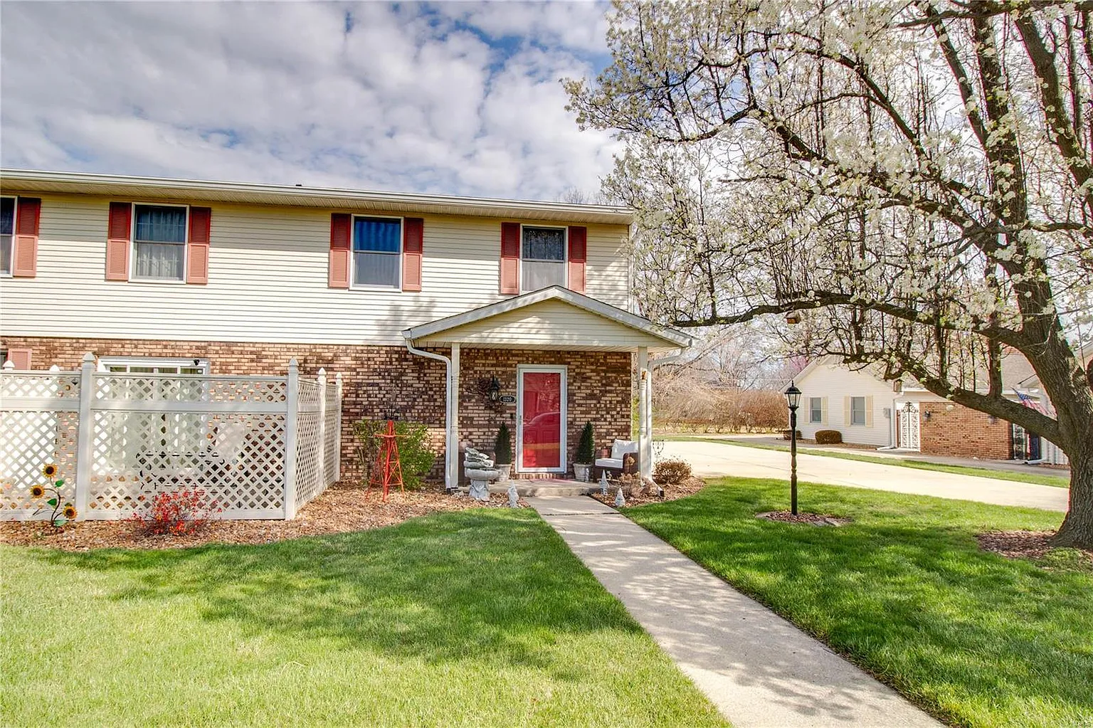 1320 Normandy Dr photo 1