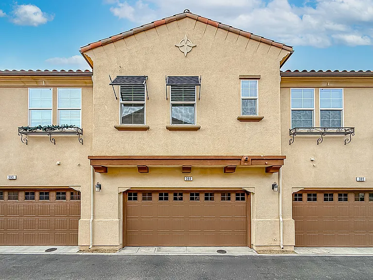 389 Castiano St — Photo 29