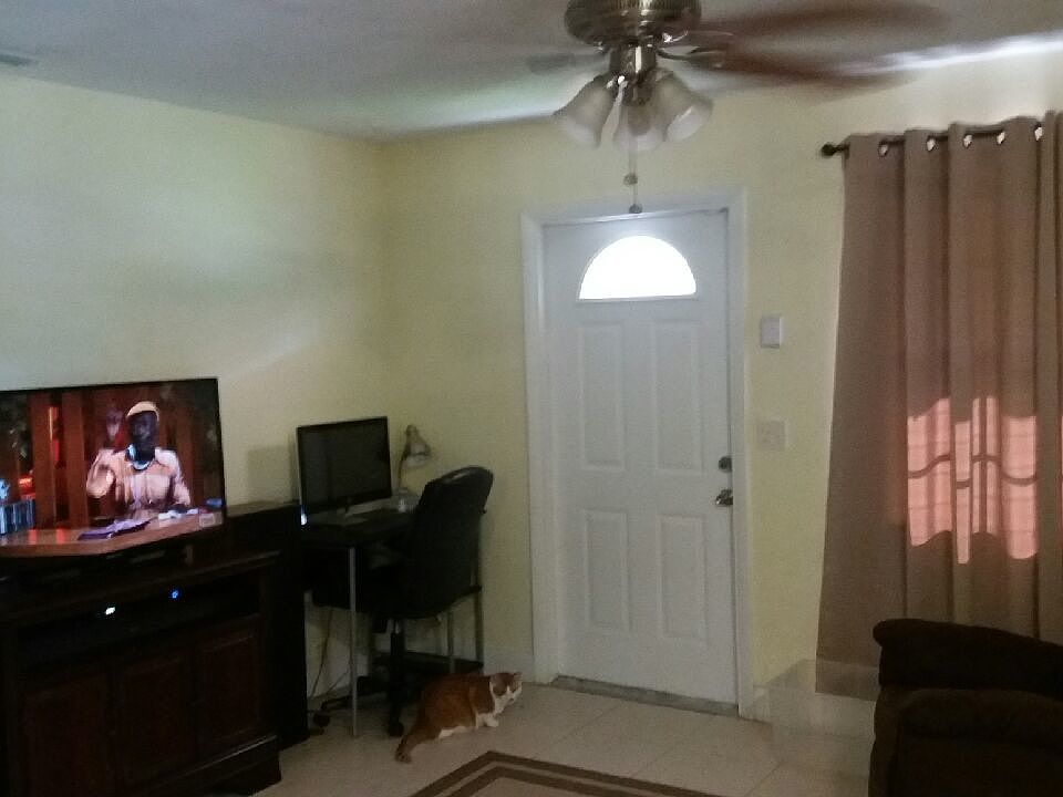 2nd image of 828 SW 29th St #1