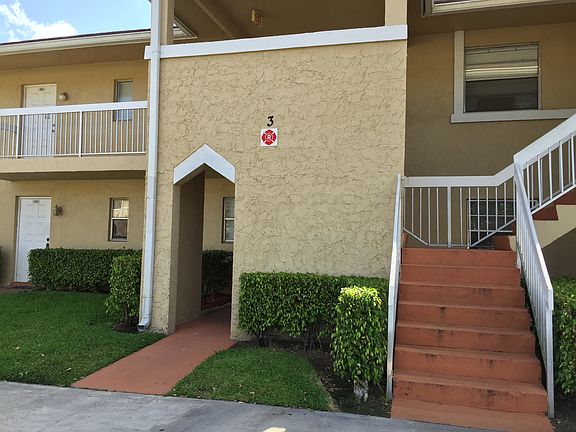 3rd image of 925 Twin Lakes Dr