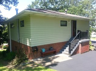 318 1/2 Oakland Ave, Punxsutawney, PA 15767