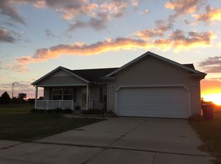 102 Walnut Crossing Dr, Walkerton, IN 46574