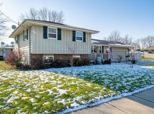 949 E Airport Rd, Menasha, WI 54952