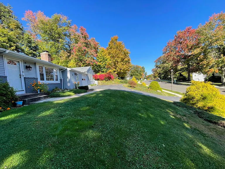 85 Brentwood Dr — Photo 6