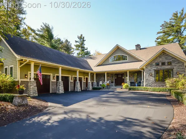 5744 Wyndam Ln, Brighton, MI 48116