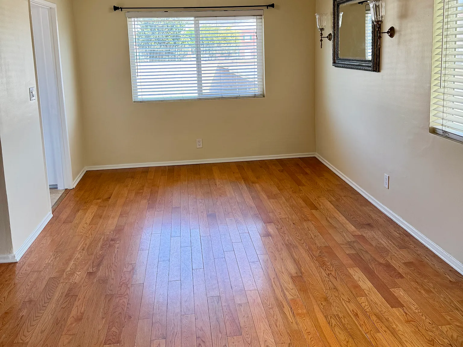 2 bed, 971 sqft, $2,650 — Photo 3