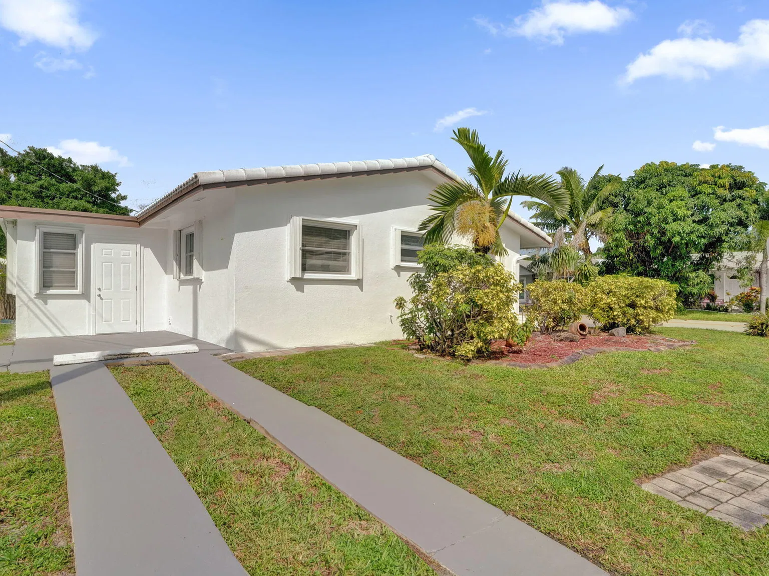 2 bed, 1.0 bath, 981 sqft, $2,195 — Photo 2