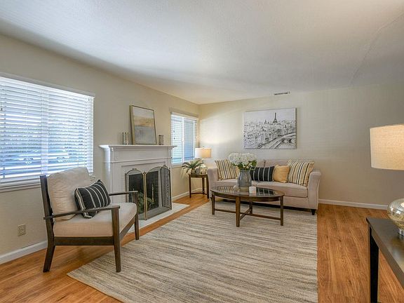 3rd image of 2075 Warburton Ave