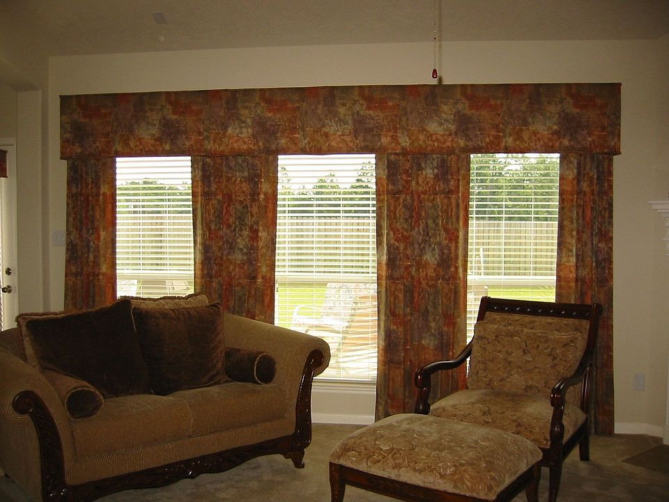 Living Room facing back yard