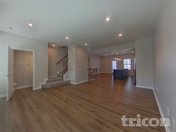 3rd image of 1213 Ashbury St