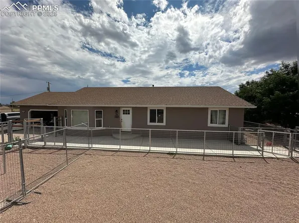 566 E Paradise Dr, Pueblo West, CO 81007