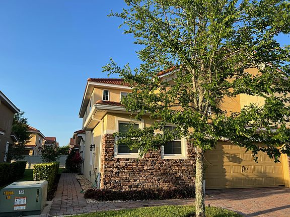 2nd image of 5633 Siracusa Ln