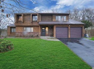 23 Sabre Dr, Selden, NY 11784