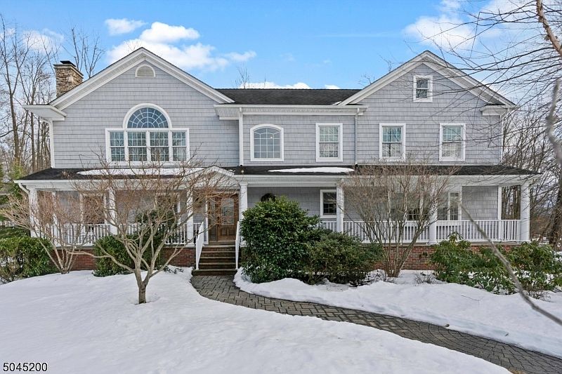 1st image of 32 Cambridge Dr