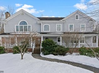 32 Cambridge Dr, North Caldwell, NJ 07006