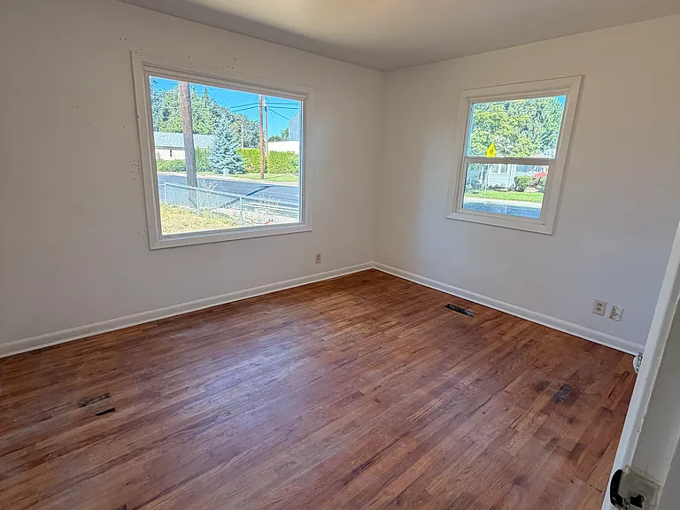 2815 Sedona Ave NE — Photo 2