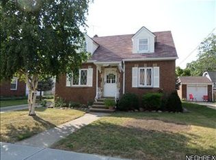 1016 Creekview Dr, Cleveland, OH 44119