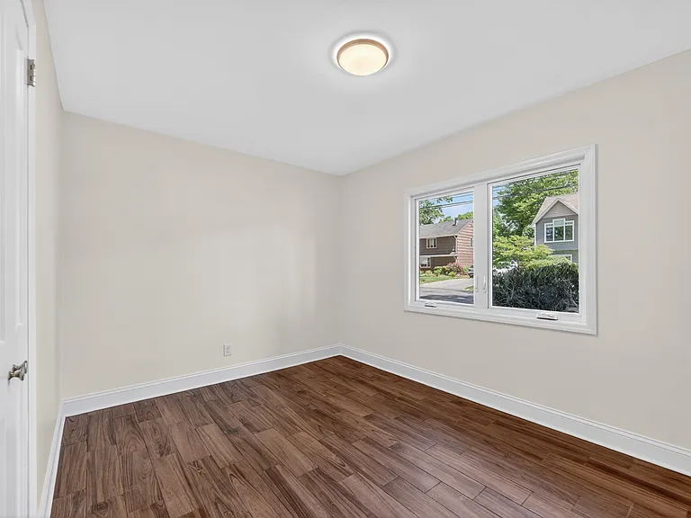 101 Sheldon St — Photo 15