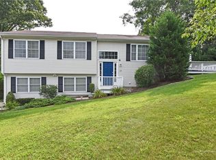 28 Sprague Cir, Johnston, RI 02919