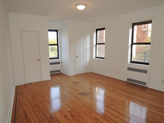 3rd image of 33 Crooke Ave APT 2K