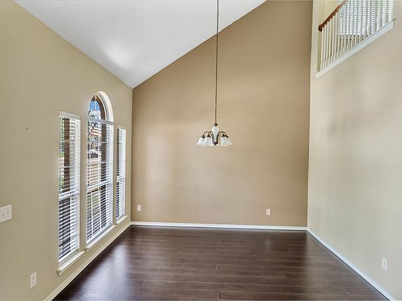 4th image of 2701 Saint Johns Dr