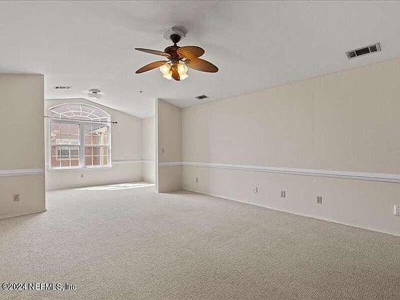 5th image of 13810 SUTTON PARK Drive N #1134