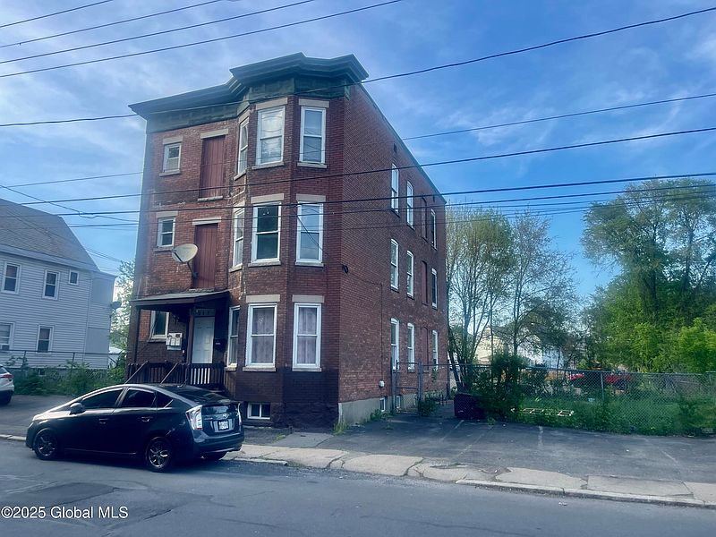 4th image of 869 Strong Street