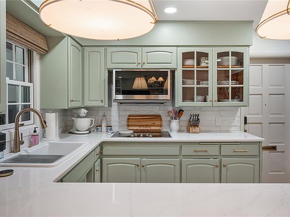 5th image of 2718 Berkeley Ave