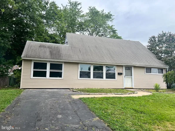 19 Vicar Ln, Levittown, PA 19054