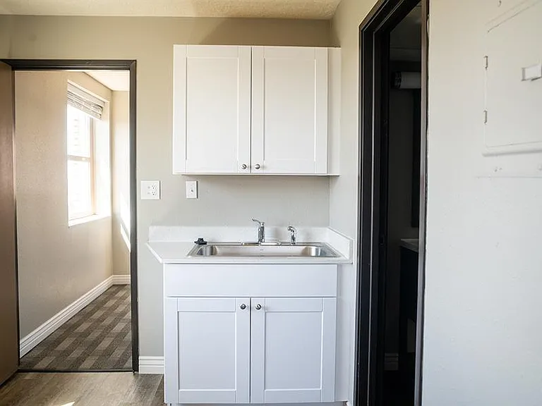 The Bigelow Apartments — Photo 14