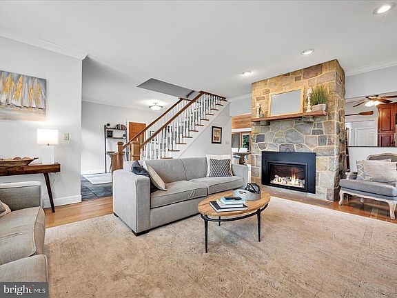 5th image of 1039 Ridgeview Dr