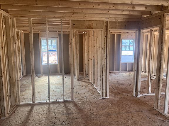5th image of 199 Chalet Cir